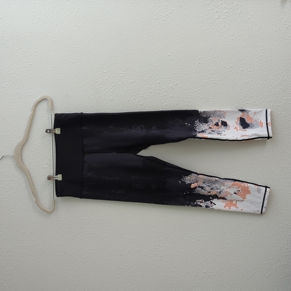 Zyia Active High Waisted Printed Leggings Size 6-8  25" Inseam - Picture 1 of 7